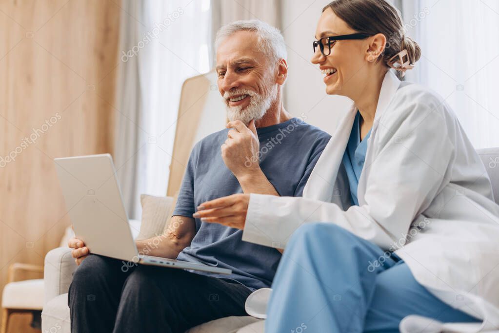 Hulp op afstand en aan huis